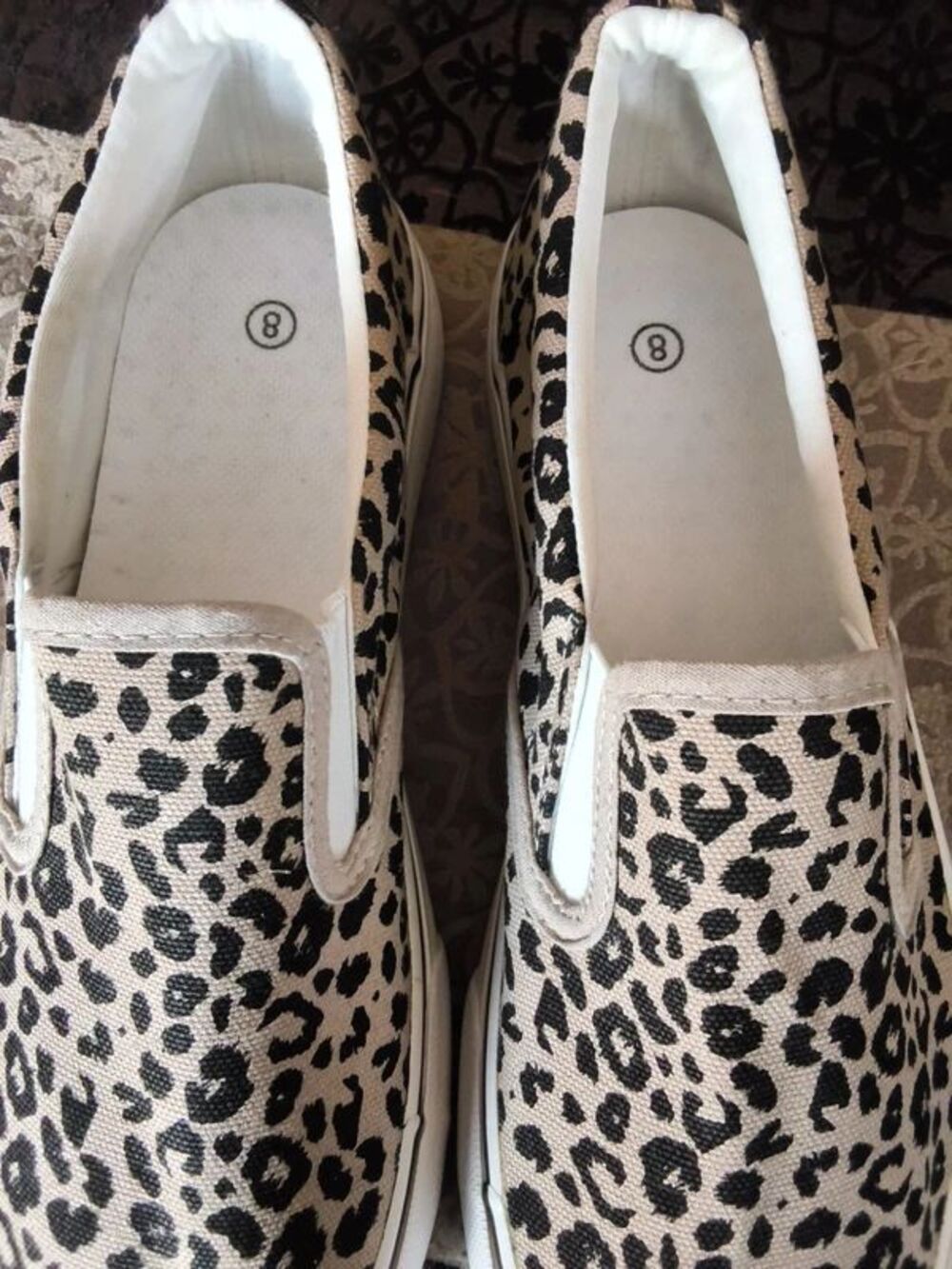 Leopard print slip-on sneakers - Size 8